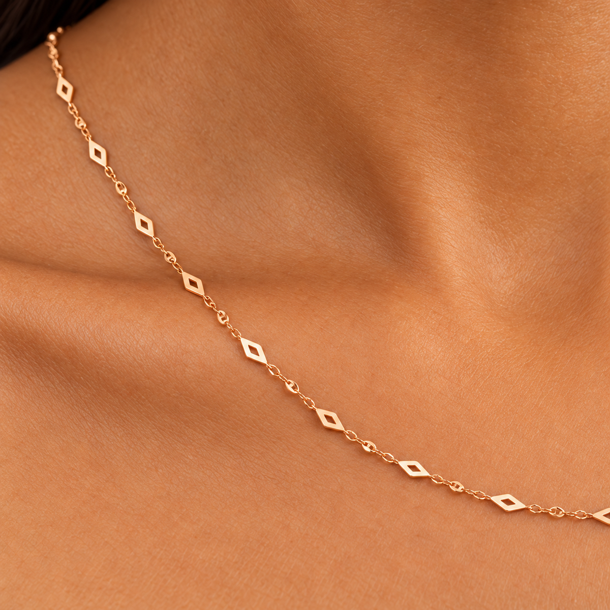 gold diamond-link station chain