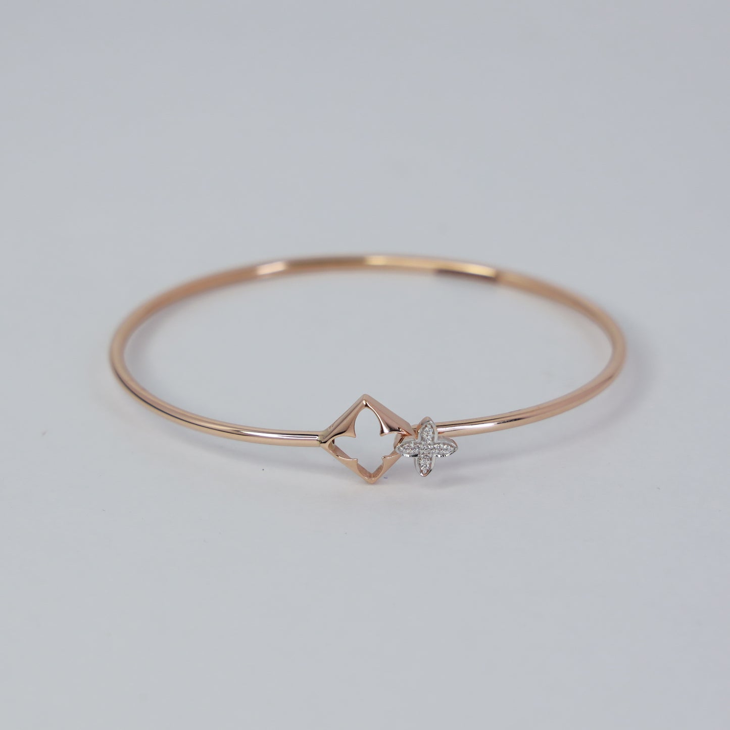 flexi oval 18kt gold bangle