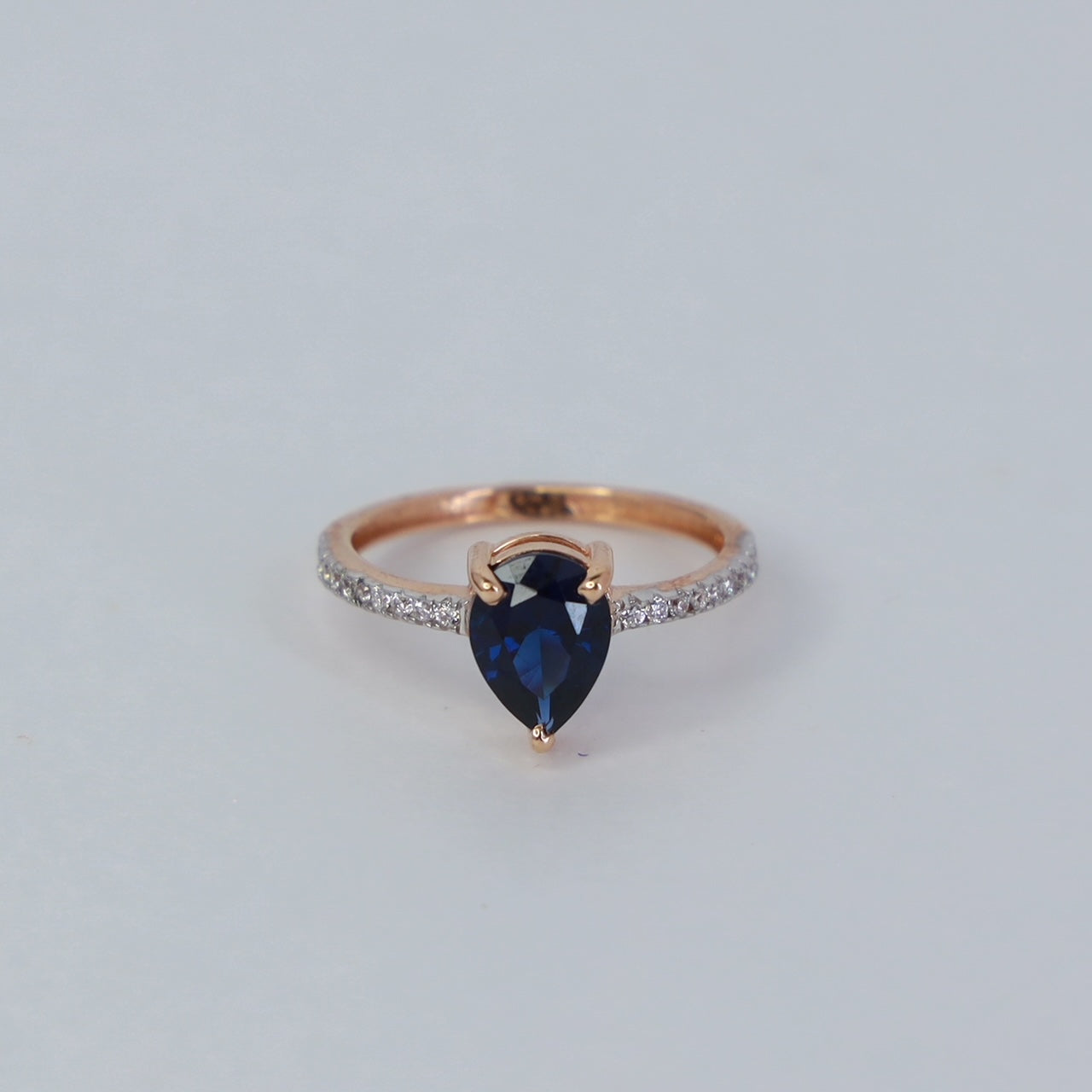 18kt gold blue gem everyday ring