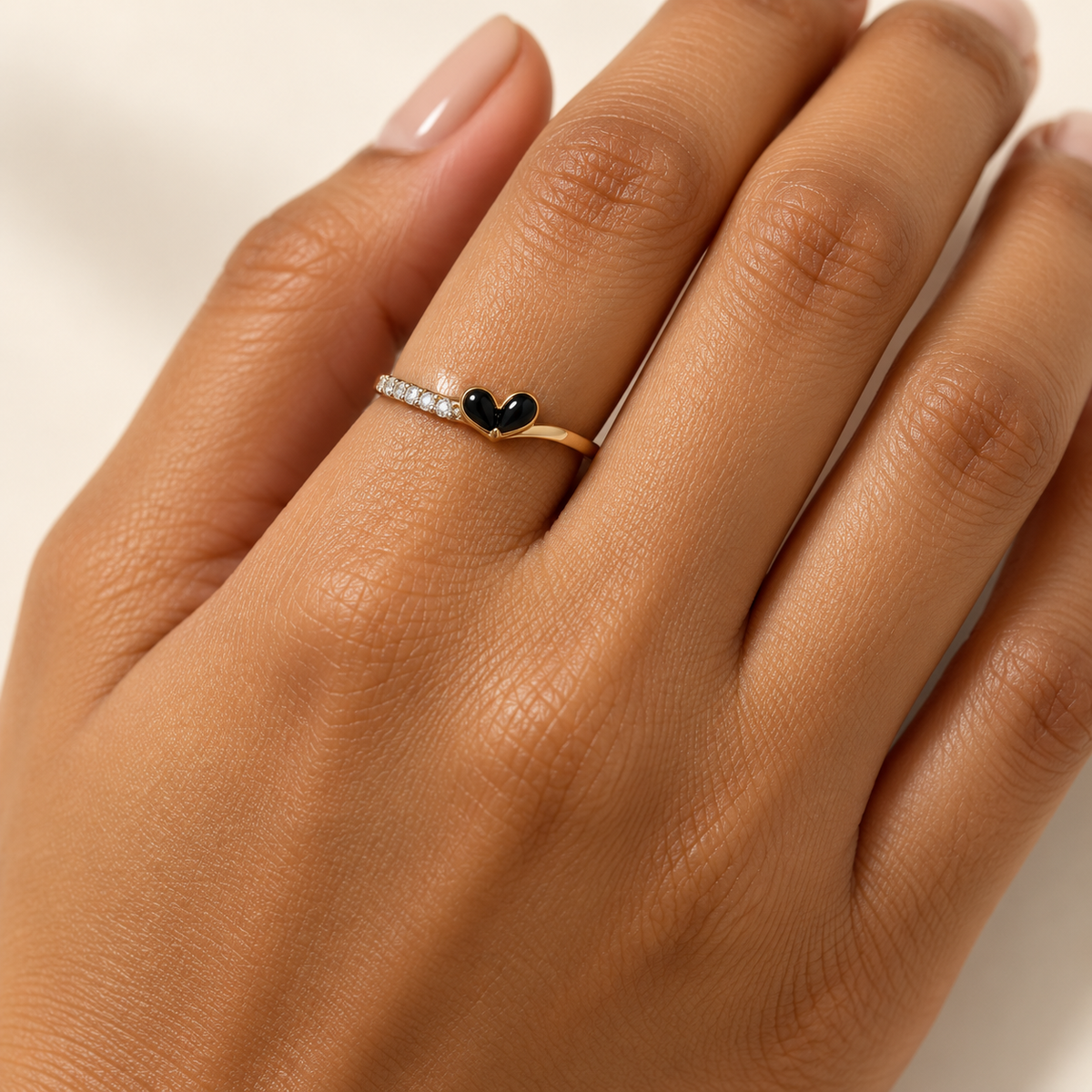 black twin-lobe wave gold ring