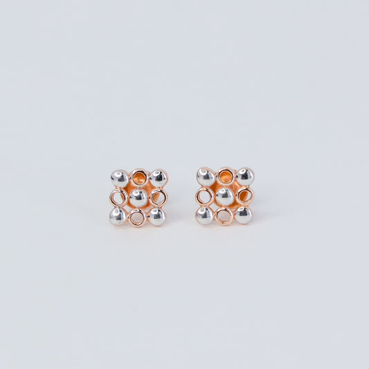 ORBIT GLOW 18KT GOLD EARRING