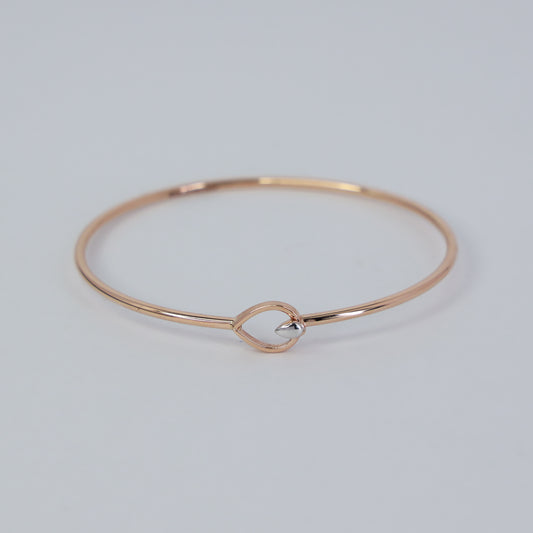 SUBTLE SPARK 18KT GOLD BANGLE