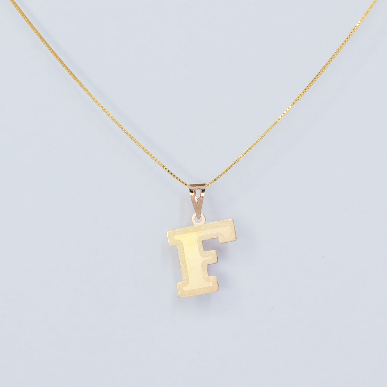 initial f 18kt gold pendant