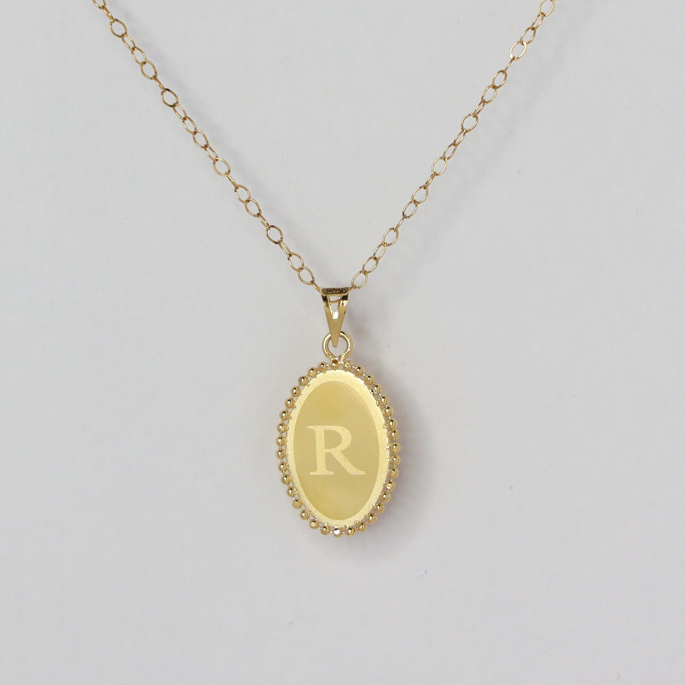 oval letter r 18kt gold pendant