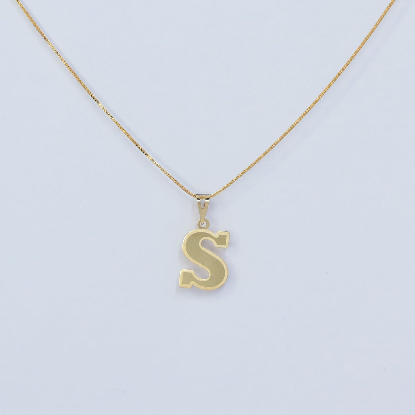 initial s 18kt gold pendant