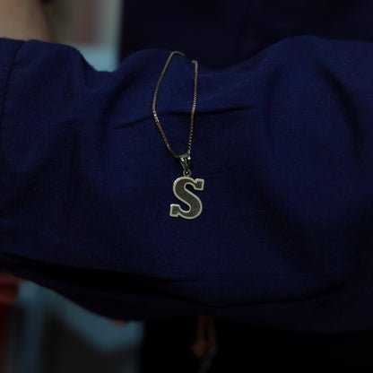 INITIAL S 18KT GOLD PENDANT