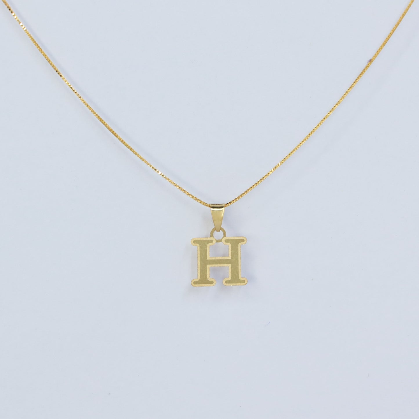 initial h 18kt gold pendant