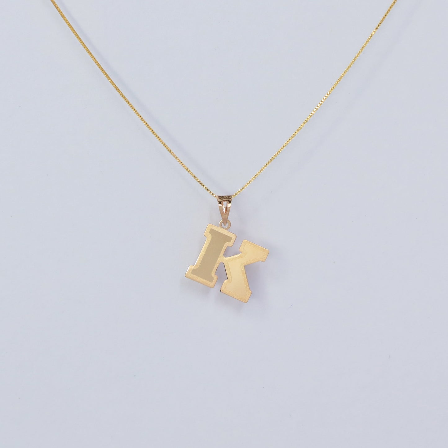 initial k 18kt gold pendant