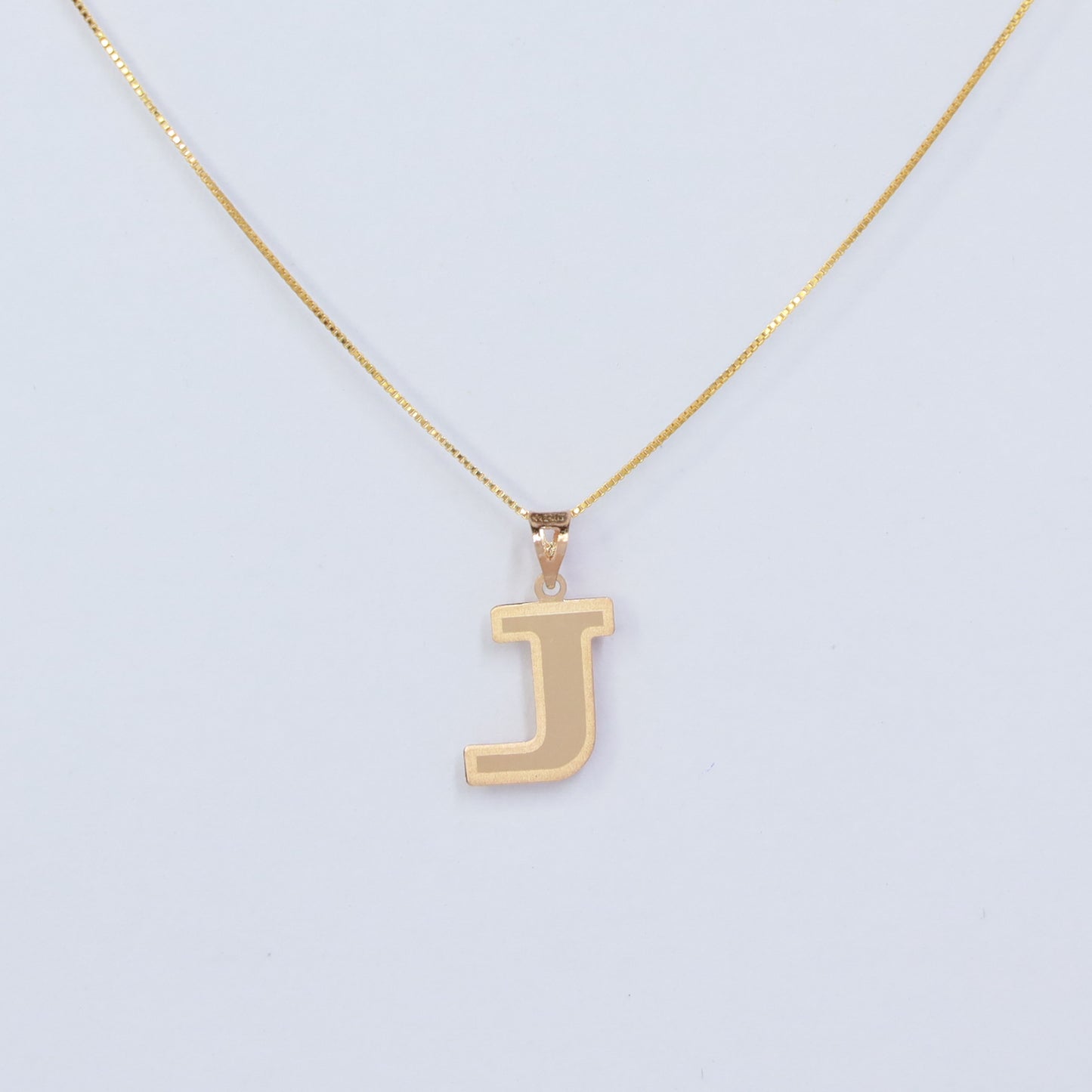 initial j 18kt gold pendant