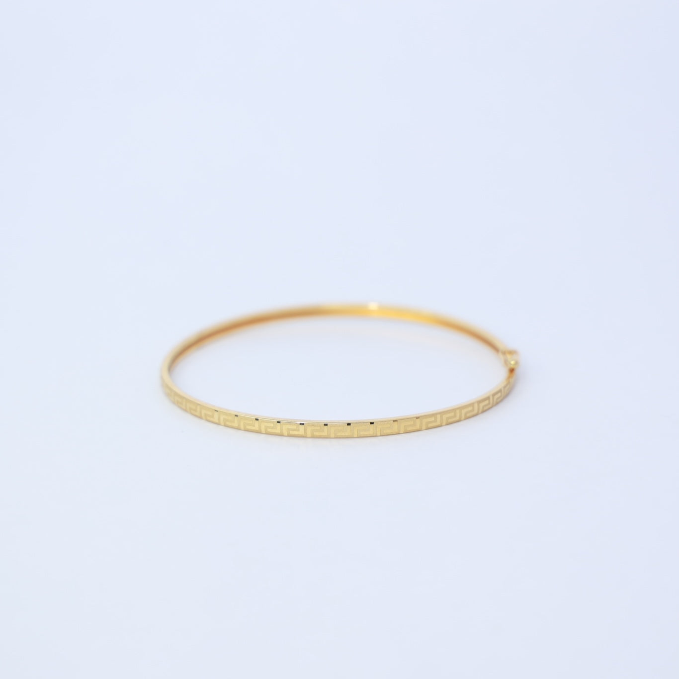 18kt yellow gold oval band