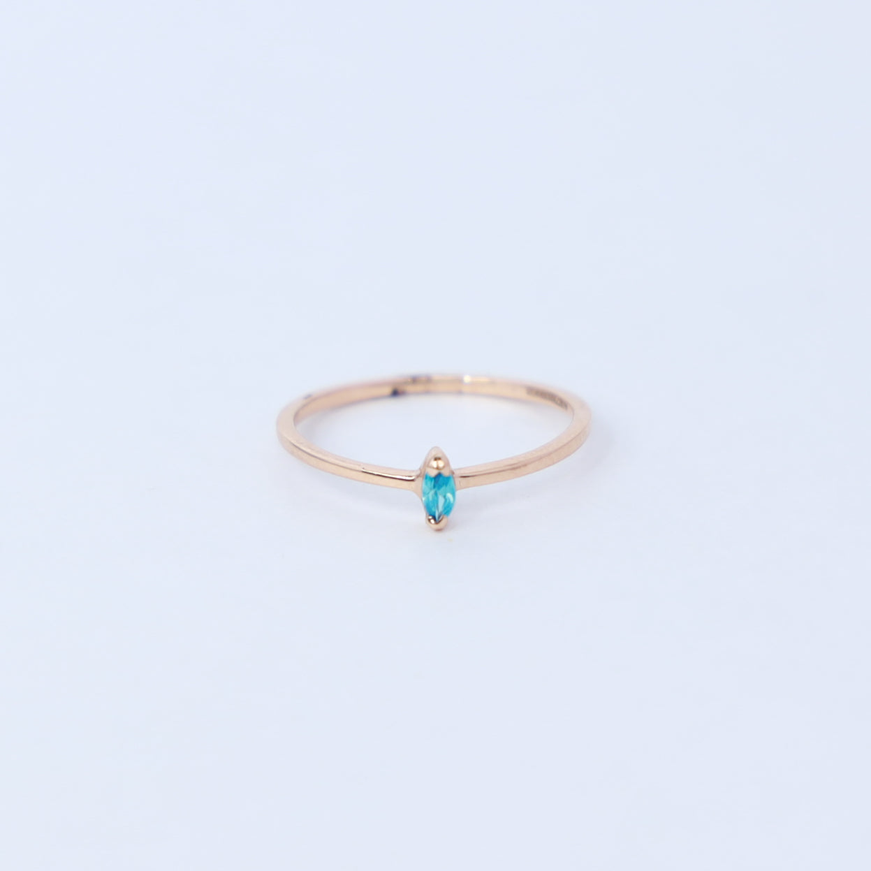 18kt gold swiss blue gem everyday ring