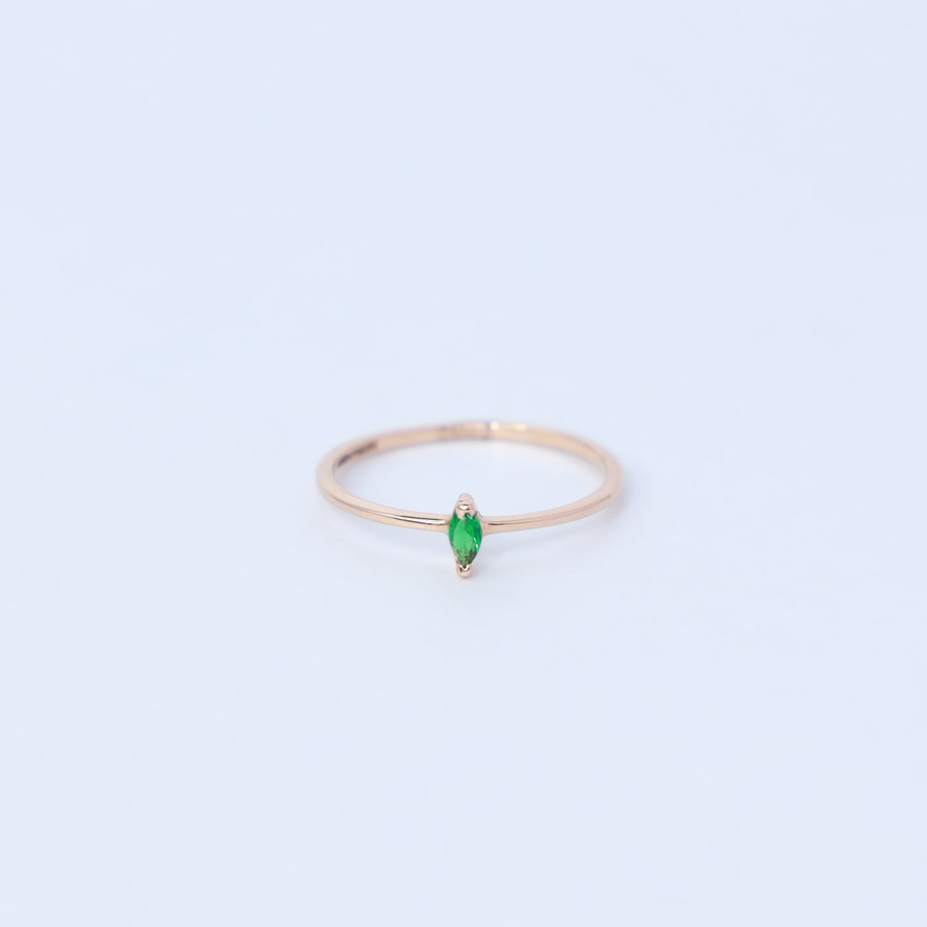 18kt gold green gem everyday ring