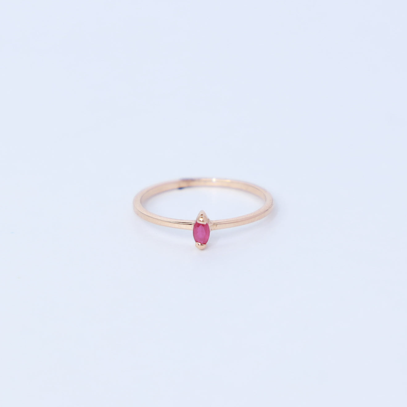 18kt gold  pink-red gem everyday ring