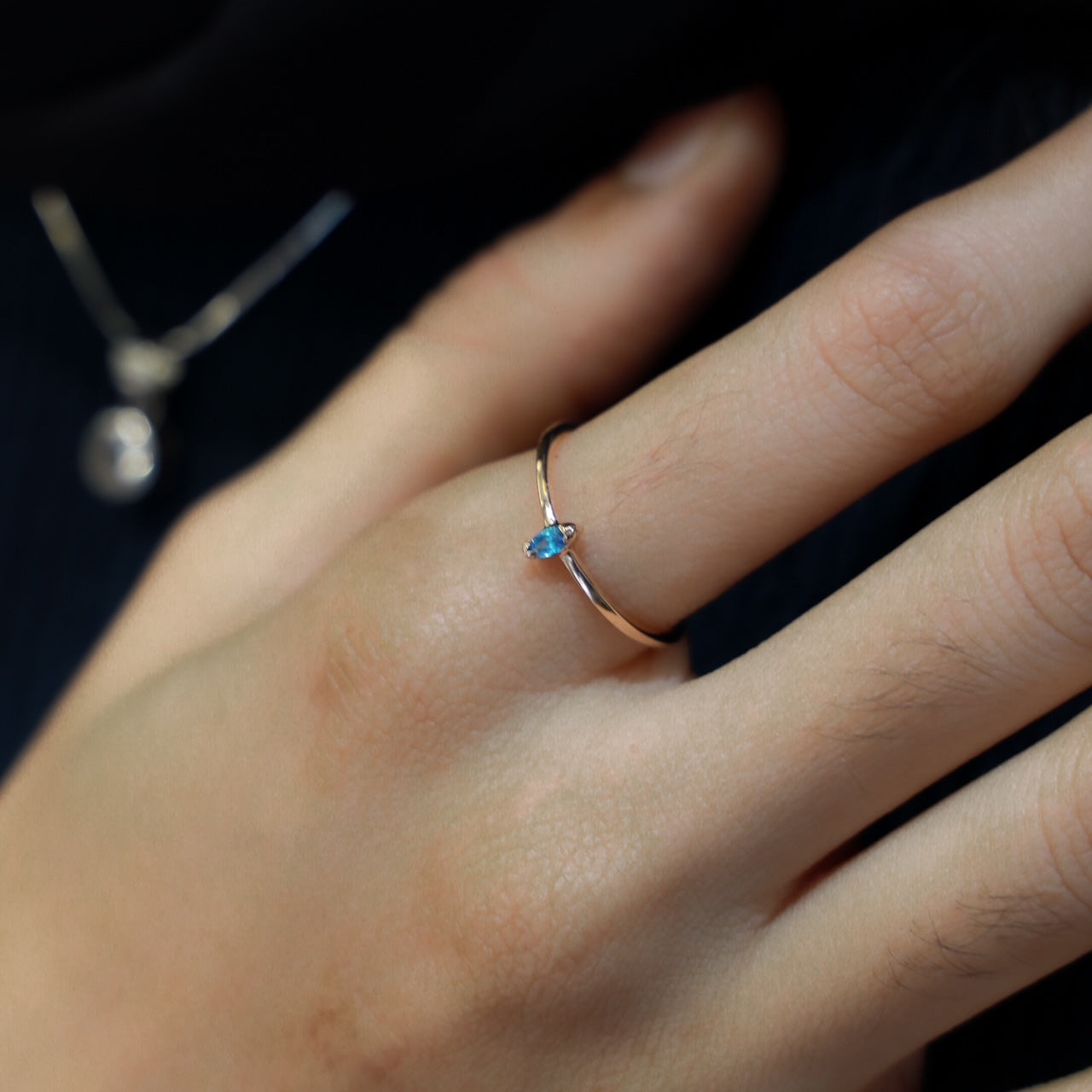 18kt gold swiss blue gem everyday ring