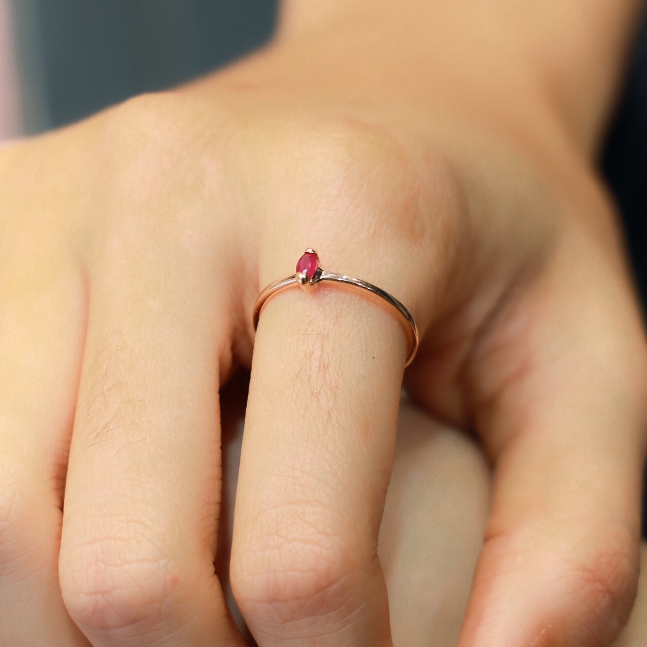 18kt gold  pink-red gem everyday ring