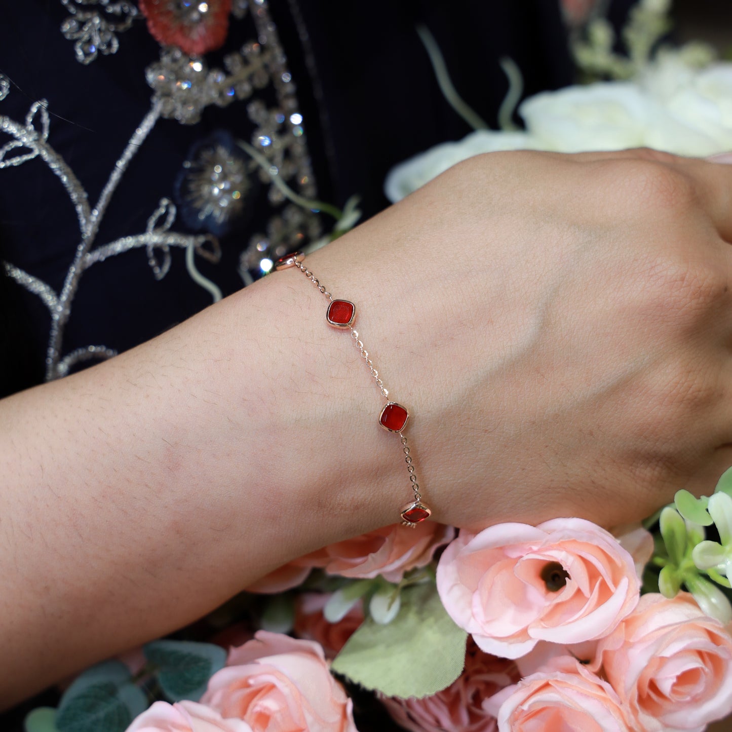 18kt gold red stone link bracelet