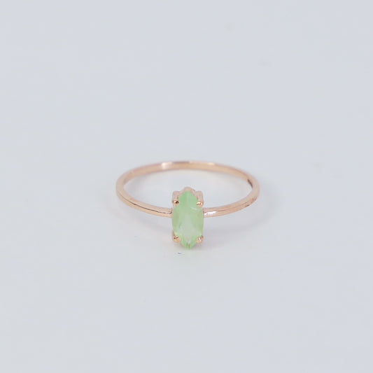 18KT GOLD LIGHT GREEN GEM EVERYDAY RING