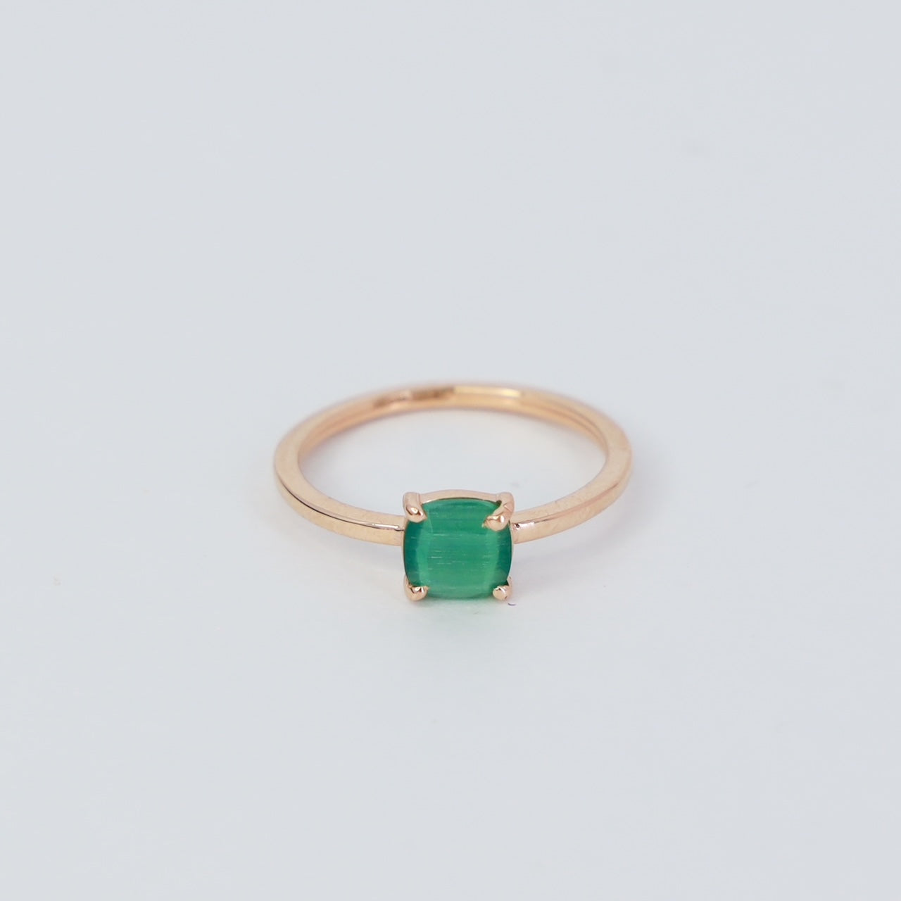 18kt gold green gem daily ring