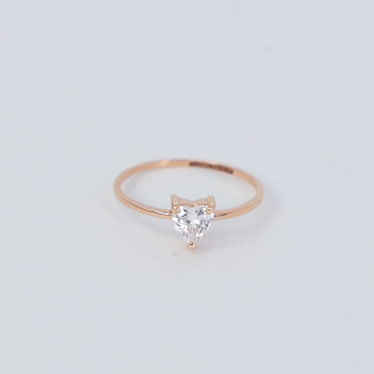 18kt gold white gem daily ring