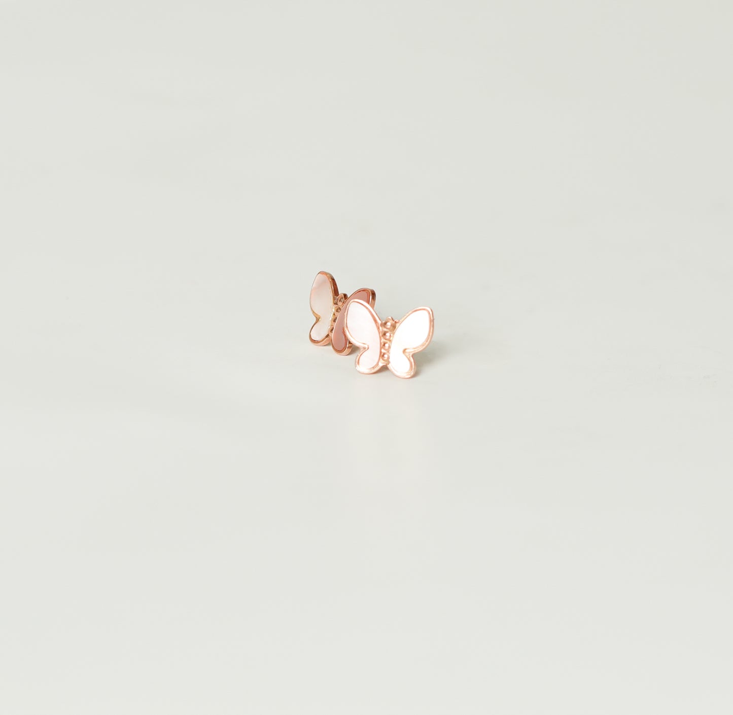 18ct butterfly gold earring